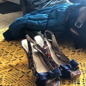 Rampage blue heels with bow tie floral